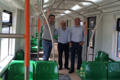 O secretário do Desenvolvimento Urbano, Ratinho Junior,  o diretor presidente da Comec, Omar Akel, e o assessor técnico da Comec, Cléver Almeida foram conhecer o modelo de VLT - Veículo Leve sobre Trilhos. 