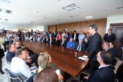 O governador Beto Richa no Palácio Iguaçu durante assinatura da ordem de execução para obras de sinalização viária em  47 cidades paranaense.