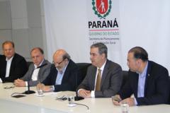 O diretor da Fiep, Helio Bampi, o secretario da Sedu, João Carlos Ortega, o presidente da Comec, Omar Akel, o secretario de Planejamento, Cylleneo Pereira Jr, o coordenador geral da Comec, Carlos do Rego Almeida Filho.