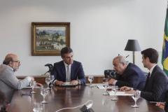 O governador Beto Richa, o prefeito eleito Rafael Greca, o vice-prefeito Eduardo Pimental e o diretor-presidente da Comec, Omar Akel. 