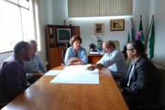O vice-prefeito de Colombo Sérgio Pinheiro, o diretor da Comec, Marcos Scheremeta, a prefeita Beti Pavin, o presidente da Comec, Omar Akel  e o secretário de Comunicação Social, Waldirlei Bueno de Oliveira. 