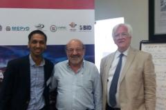 Robin Rajack (representante do BID), Omar Akel (diretor-presidente da Comec) e Pedro Ortiz (coordenador das oficinas) durante evento na República Dominicana. 