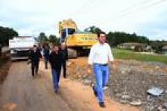 O secretario Ratinho Junior visitou as obras. 