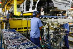 O polo automotivo se concentra Região Metropolitana de Curitiba e em Ponta Grossa. 