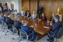 O governador anunciou o investimento em solenidade  no Palácio Iguaçu. 