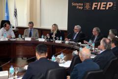 A governadora Cida Borguetti em reunião com empresários na sede da Fiep.
