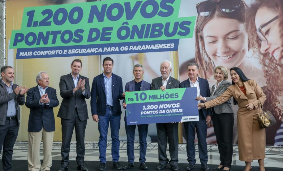 Estado vai distribuir 1.200 novos abrigos para pontos de ônibus em cidades metropolitanas