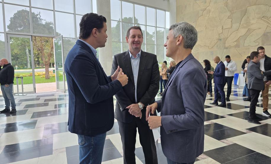 Estado vai distribuir 1.200 novos abrigos para pontos de ônibus em cidades metropolitanas