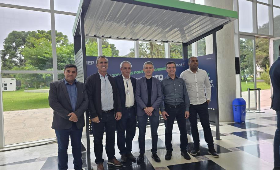 Estado vai distribuir 1.200 novos abrigos para pontos de ônibus em cidades metropolitanas