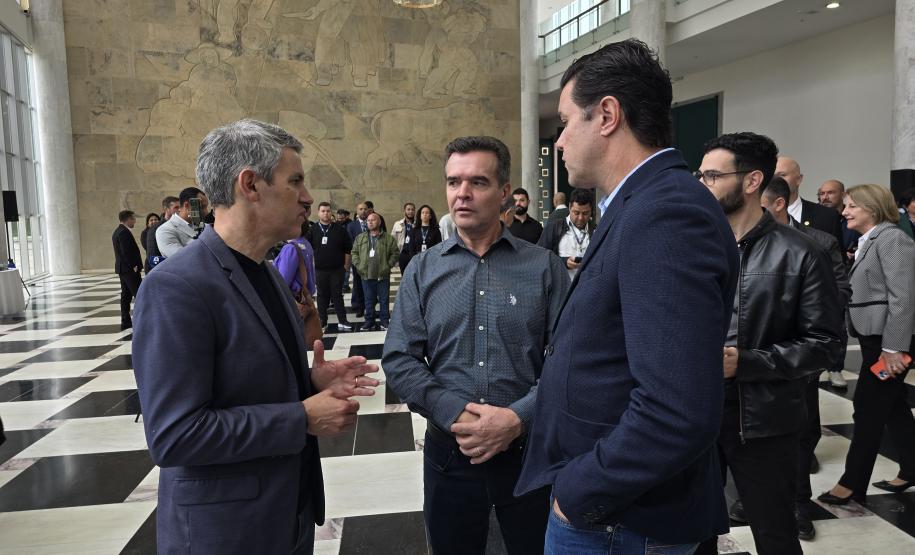 Estado vai distribuir 1.200 novos abrigos para pontos de ônibus em cidades metropolitanas