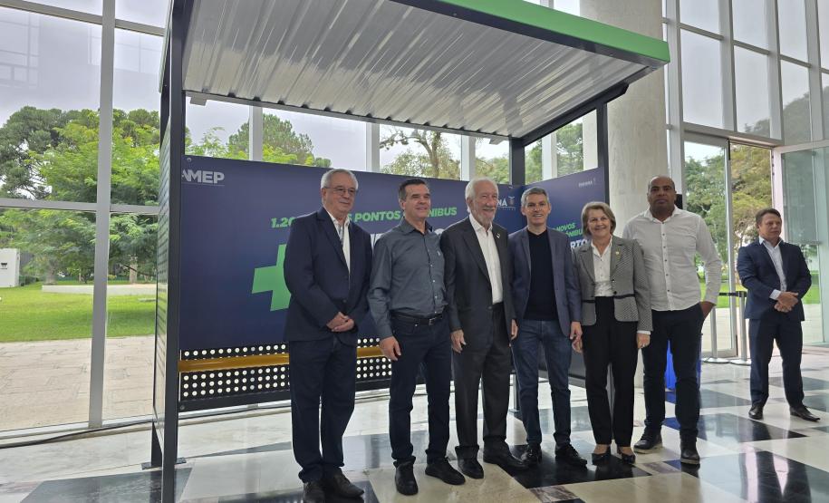 Estado vai distribuir 1.200 novos abrigos para pontos de ônibus em cidades metropolitanas