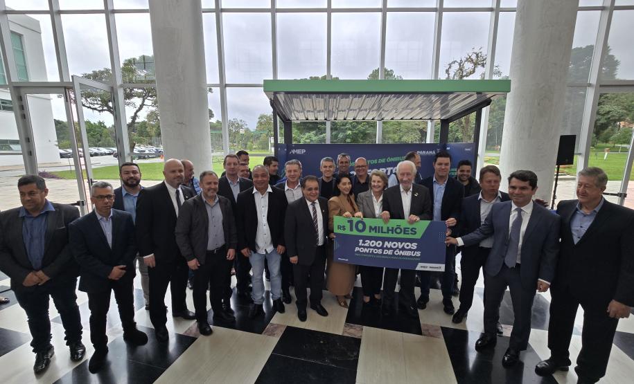 Estado vai distribuir 1.200 novos abrigos para pontos de ônibus em cidades metropolitanas