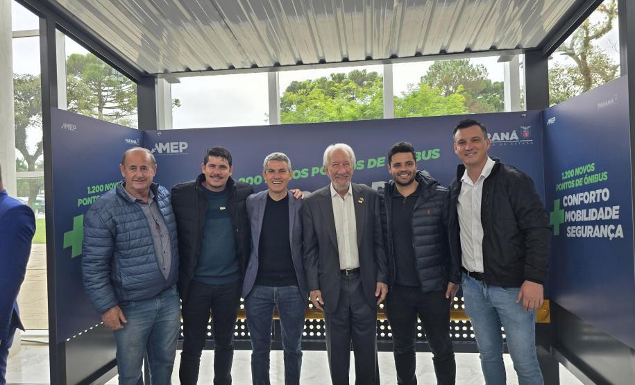 Estado vai distribuir 1.200 novos abrigos para pontos de ônibus em cidades metropolitanas