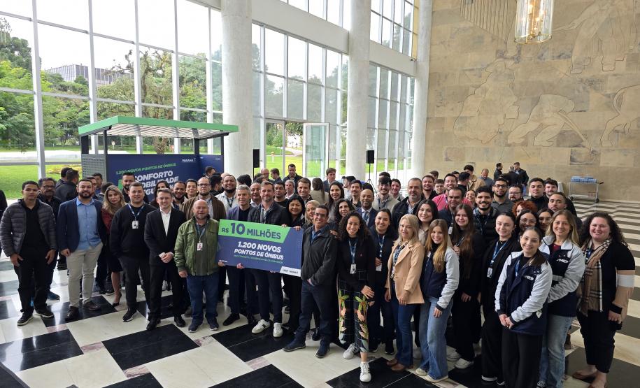 Estado vai distribuir 1.200 novos abrigos para pontos de ônibus em cidades metropolitanas