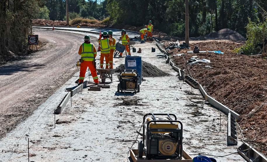 Pavimentação entre Mandirituba e São José dos Pinhais chega a 25% de conclusão