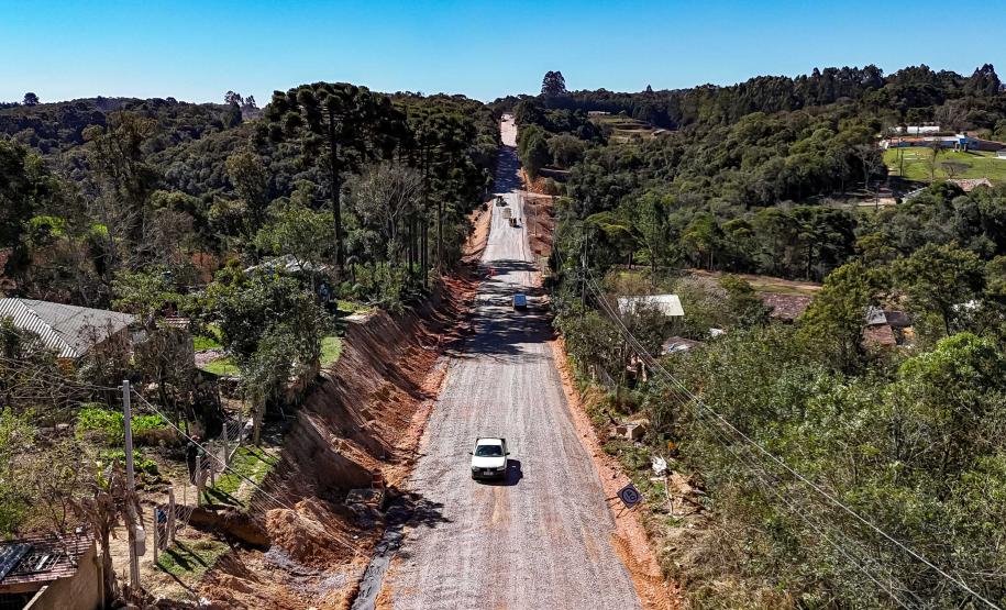 Pavimentação entre Mandirituba e São José dos Pinhais chega a 25% de conclusão