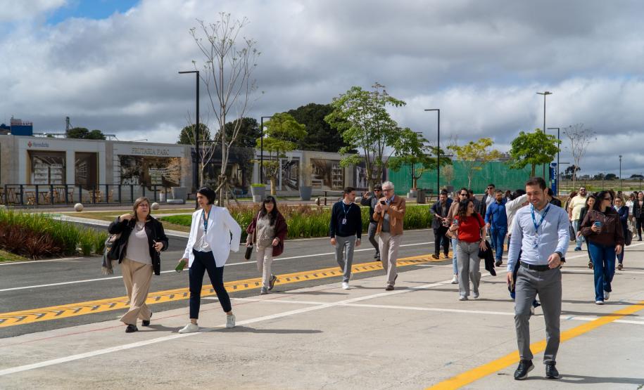 Bonde Urbano Digital trazido pelo Paraná desperta interesse no Brasil e de outros países