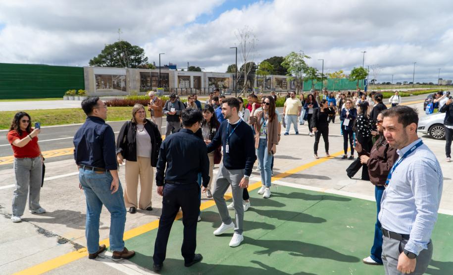 Bonde Urbano Digital trazido pelo Paraná desperta interesse no Brasil e de outros países
