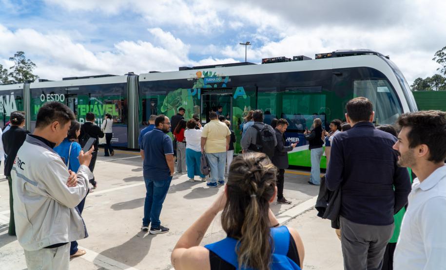 Bonde Urbano Digital trazido pelo Paraná desperta interesse no Brasil e de outros países