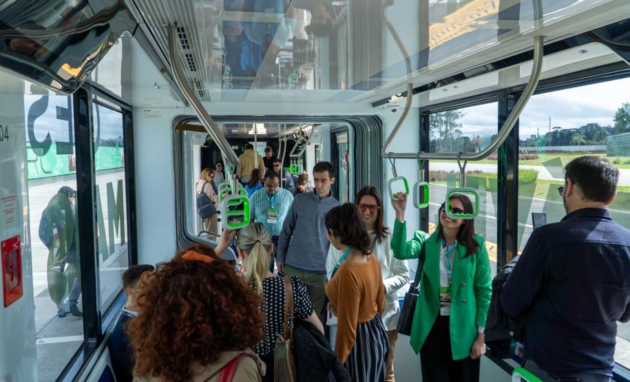 Bonde Urbano Digital trazido pelo Paraná desperta interesse no Brasil e de outros países