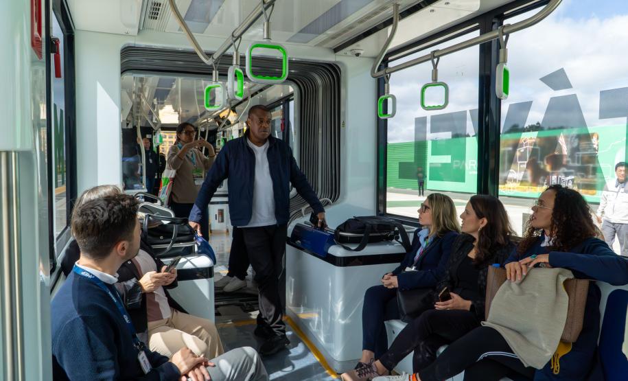 Bonde Urbano Digital trazido pelo Paraná desperta interesse no Brasil e de outros países