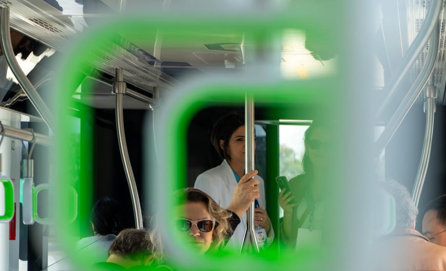 Bonde Urbano Digital trazido pelo Paraná desperta interesse no Brasil e de outros países