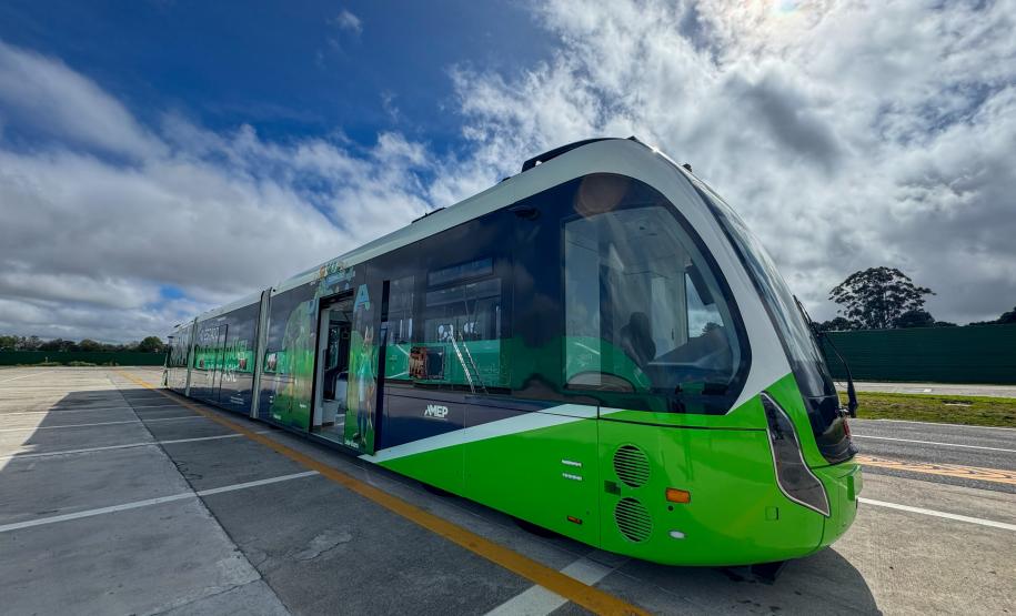 Bonde Urbano Digital trazido pelo Paraná desperta interesse no Brasil e de outros países