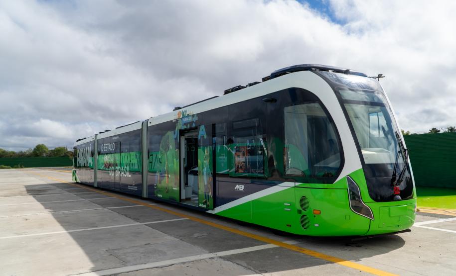 Bonde Urbano Digital trazido pelo Paraná desperta interesse no Brasil e de outros países