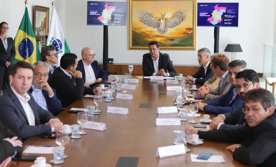 Ratinho Junior apresenta projeto inovador do transporte a prefeitos de Santa Catarina