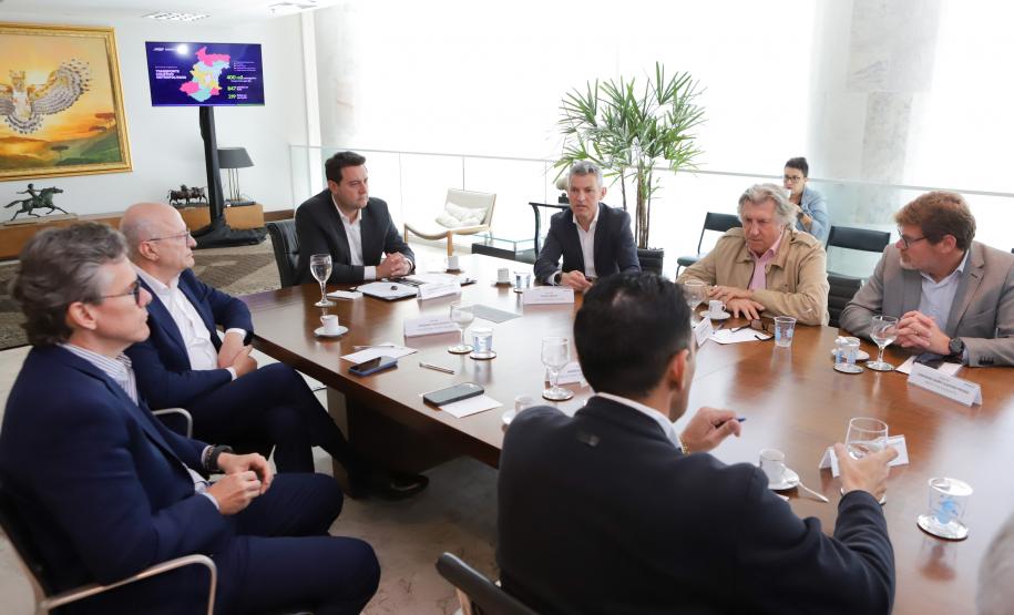 Ratinho Junior apresenta projeto inovador do transporte a prefeitos de Santa Catarina