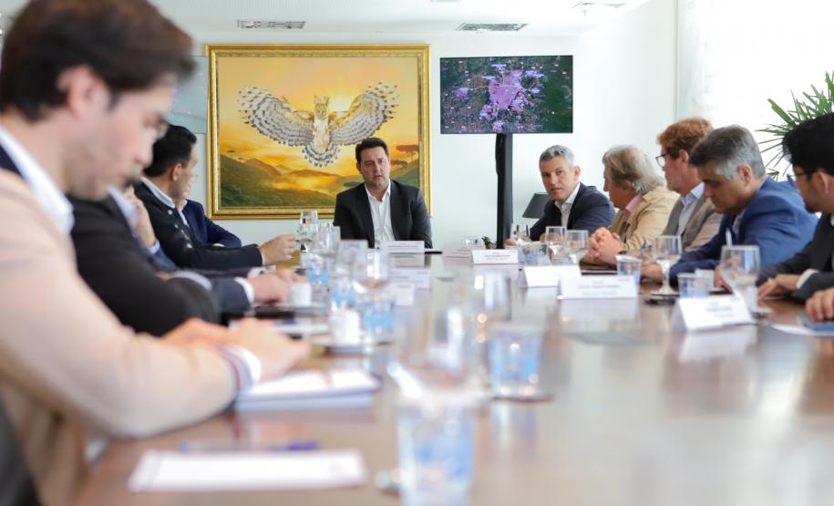 Ratinho Junior apresenta projeto inovador do transporte a prefeitos de Santa Catarina