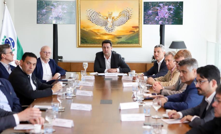 Ratinho Junior apresenta projeto inovador do transporte a prefeitos de Santa Catarina