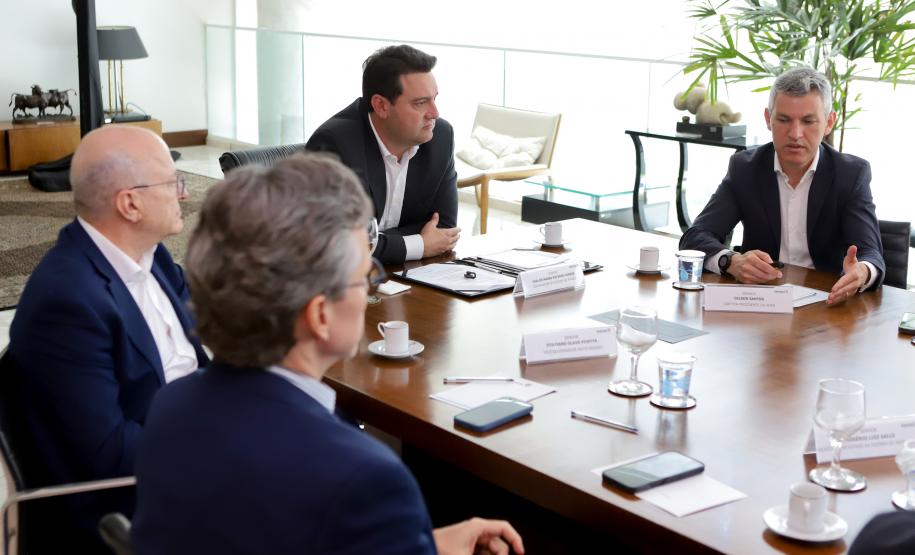 Ratinho Junior apresenta projeto inovador do transporte a prefeitos de Santa Catarina