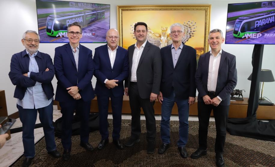 Ratinho Junior apresenta projeto inovador do transporte a prefeitos de Santa Catarina