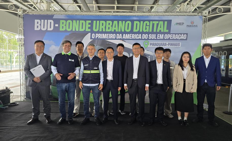 População se surpreende com tecnologia e aprova primeira viagem do Bonde Urbano Digital