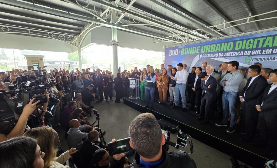 População se surpreende com tecnologia e aprova primeira viagem do Bonde Urbano Digital