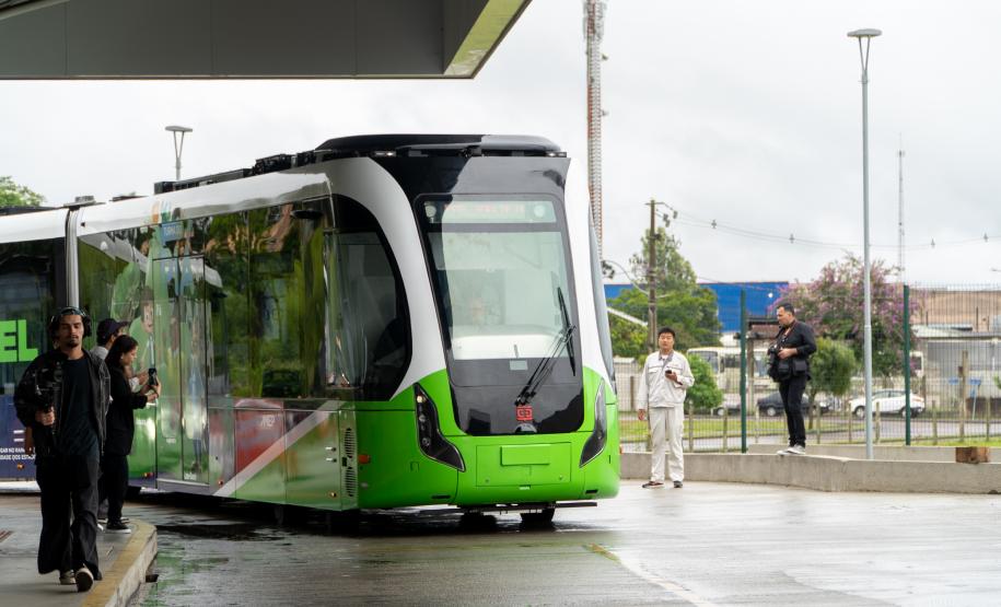 Primeiro na América do Sul: Bonde Urbano Digital começa a operar entre Pinhais e Piraquara