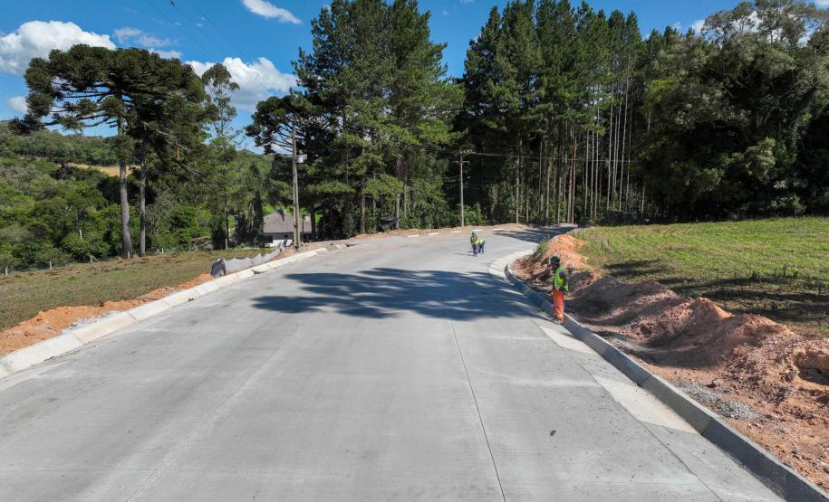 Pavimentação em concreto entre Mandirituba e São José dos Pinhais bate 50% de execução