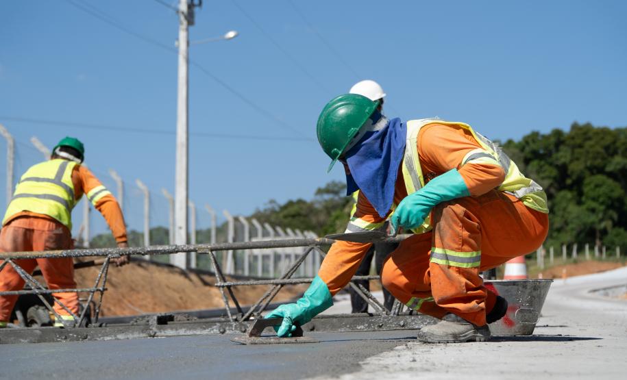 Pavimentação em concreto entre Mandirituba e São José dos Pinhais bate 50% de execução