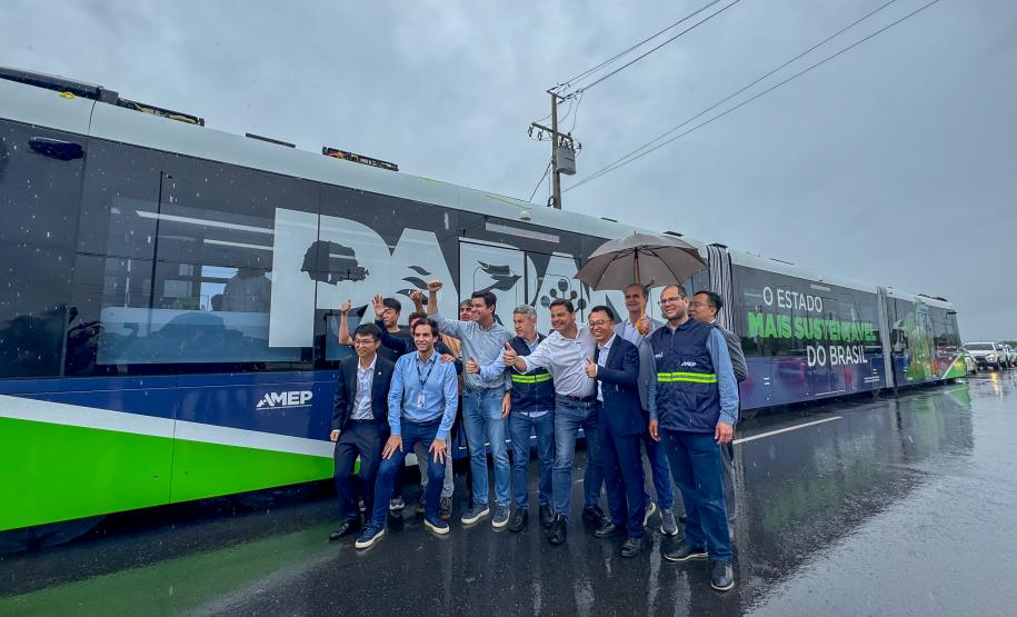 População se surpreende com tecnologia e aprova primeira viagem do Bonde Urbano Digital