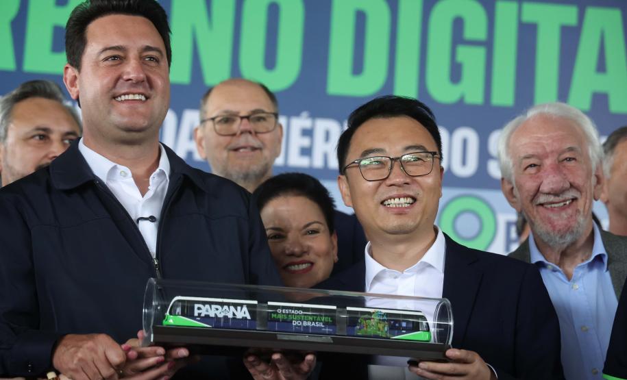 Primeiro na América do Sul: Bonde Urbano Digital começa a operar entre Pinhais e Piraquara