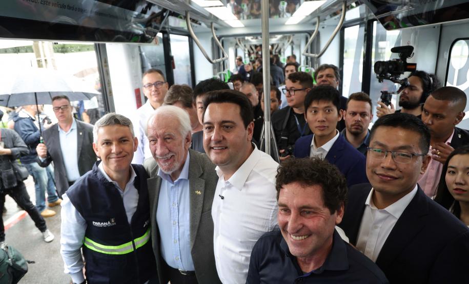 Primeiro na América do Sul: Bonde Urbano Digital começa a operar entre Pinhais e Piraquara