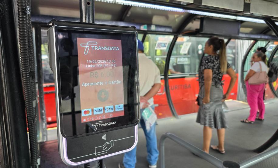 Ônibus metropolitanos passam a aceitar cartões de débito e crédito a partir de segunda
