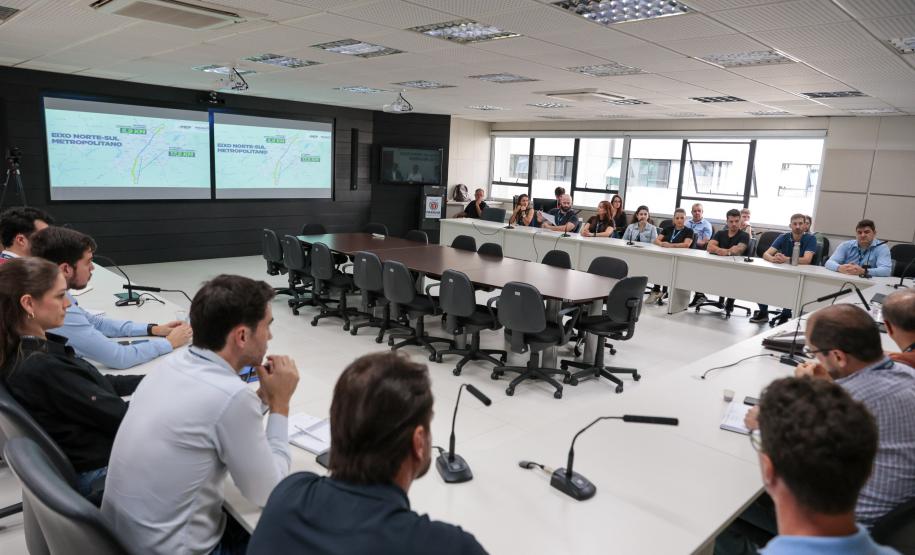 Curitiba, Colombo e Fazenda Rio Grande: Estado assina contrato para anteprojeto de novo corredor de ônibus