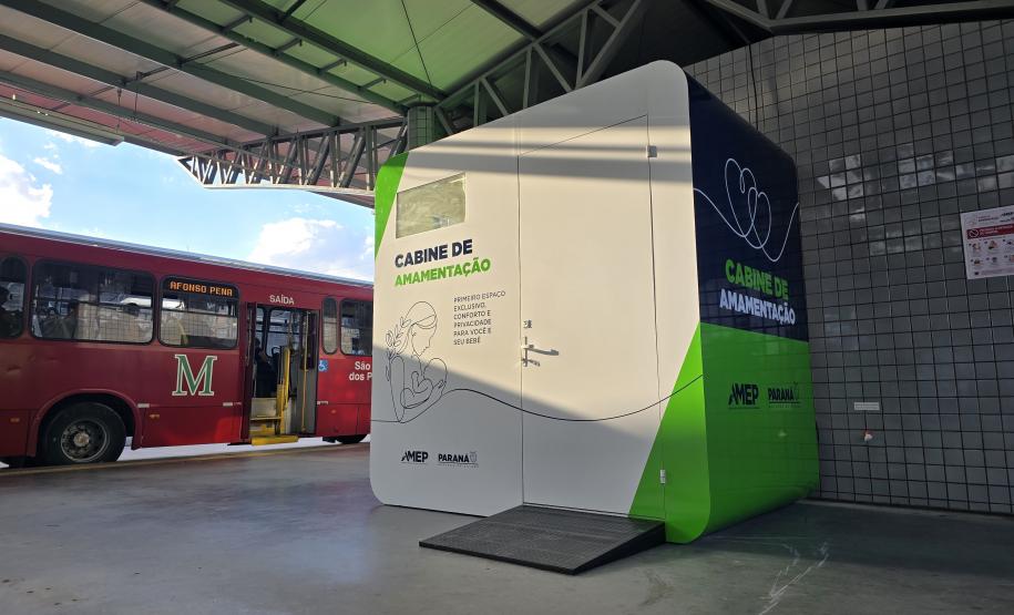 Paraná instala cabine de amamentação em terminal metropolitano e amplia conforto das mães