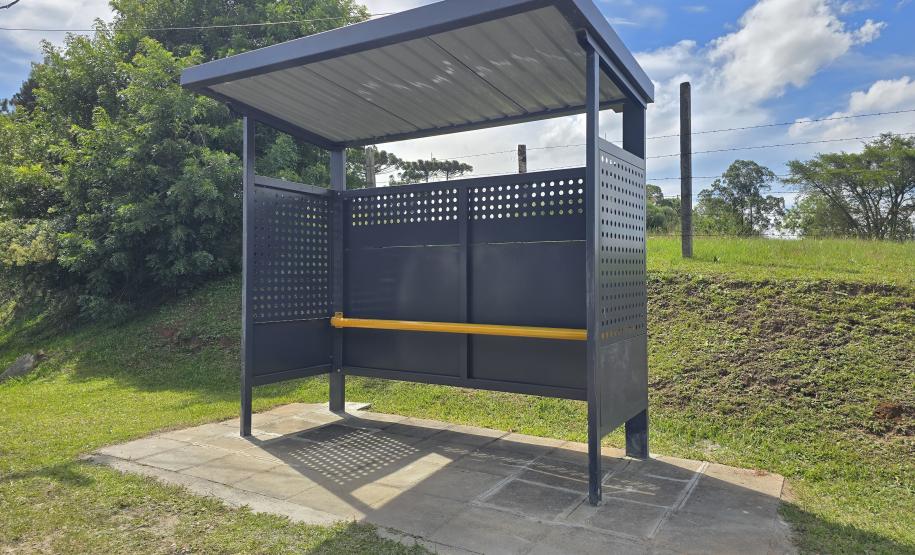Estado conclui entrega de 1.200 abrigos de ponto de ônibus para 75 municípios do Paraná