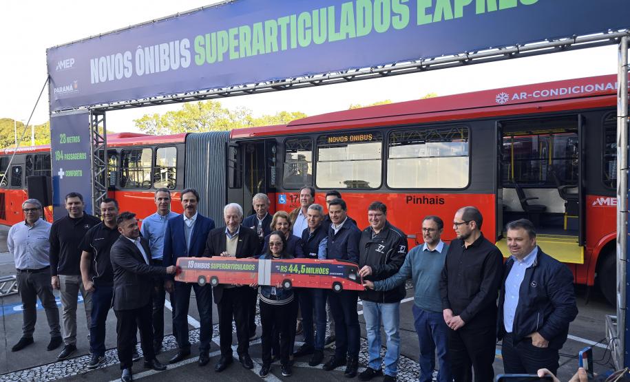 23 metros e quase 200 lugares: Paraná ganha primeiros ônibus superarticulados