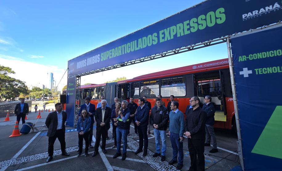 23 metros e quase 200 lugares: Paraná ganha primeiros ônibus superarticulados