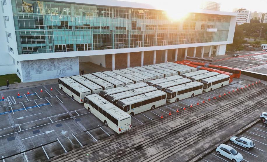 23 metros e quase 200 lugares: Paraná ganha primeiros ônibus superarticulados