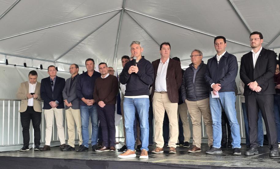 Estado entrega 37 novos ônibus Articulados Especiais para ligação entre Fazenda Rio Grande e Curitiba